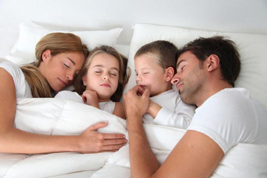 Mio figlio dorme ancora nel lettone, cosa posso fare?