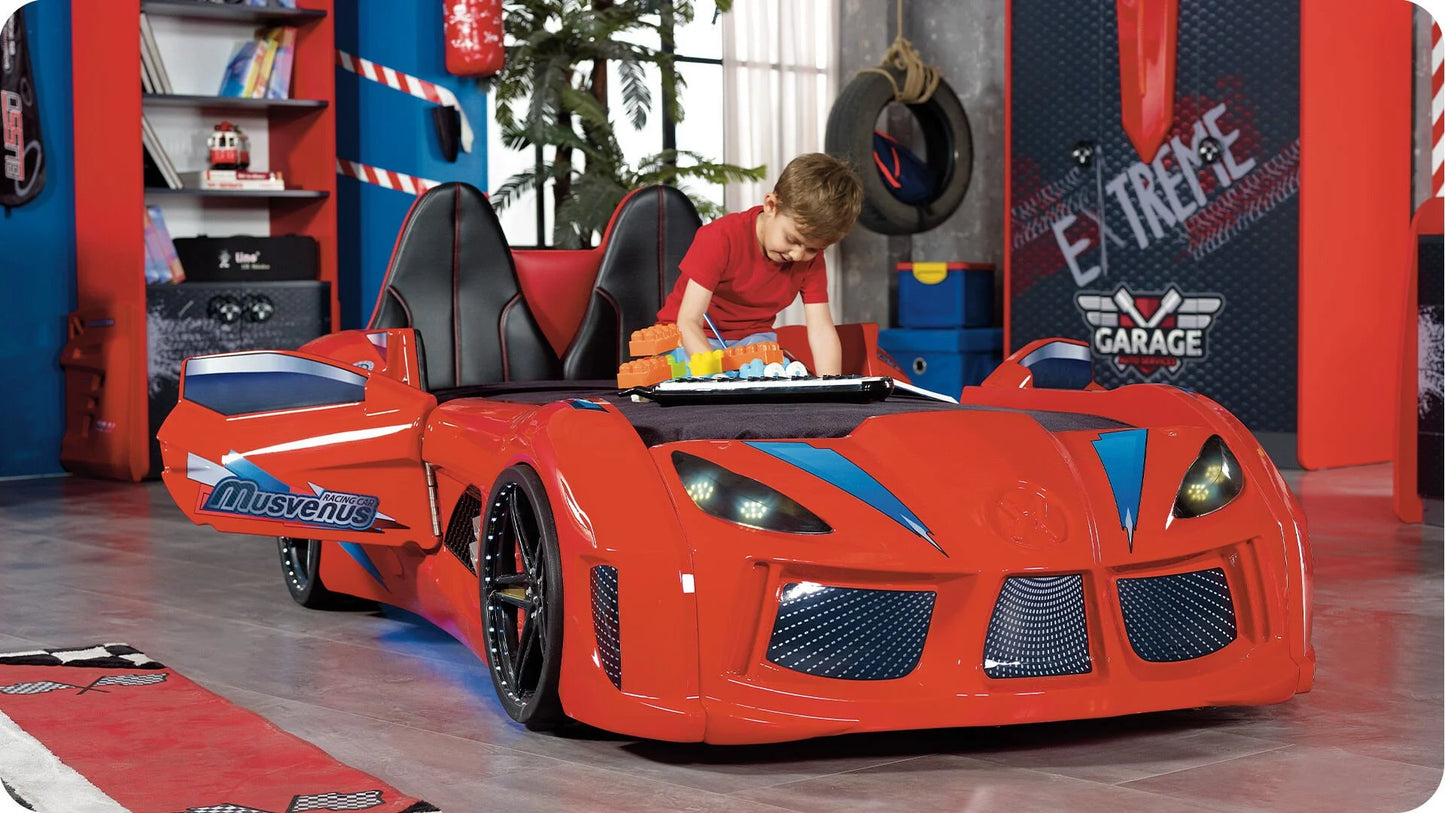 Komplettes „Racing“-Schlafzimmer mit rotem Ferrari-Bett.