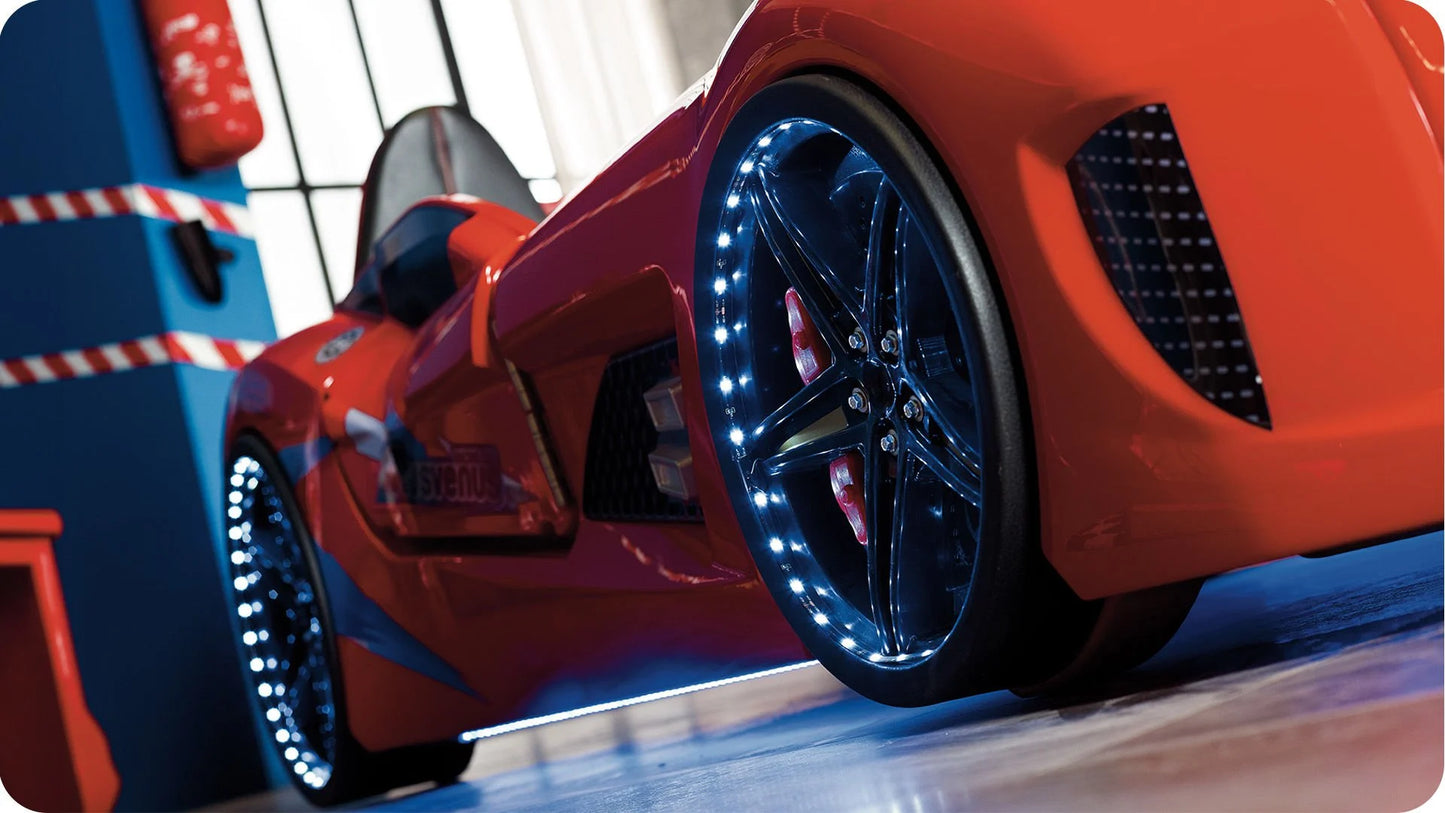 Komplettes „Racing“-Schlafzimmer mit rotem Ferrari-Bett.