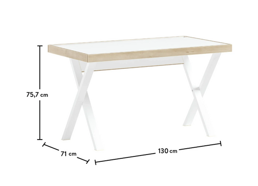 Junger weißer Schreibtisch