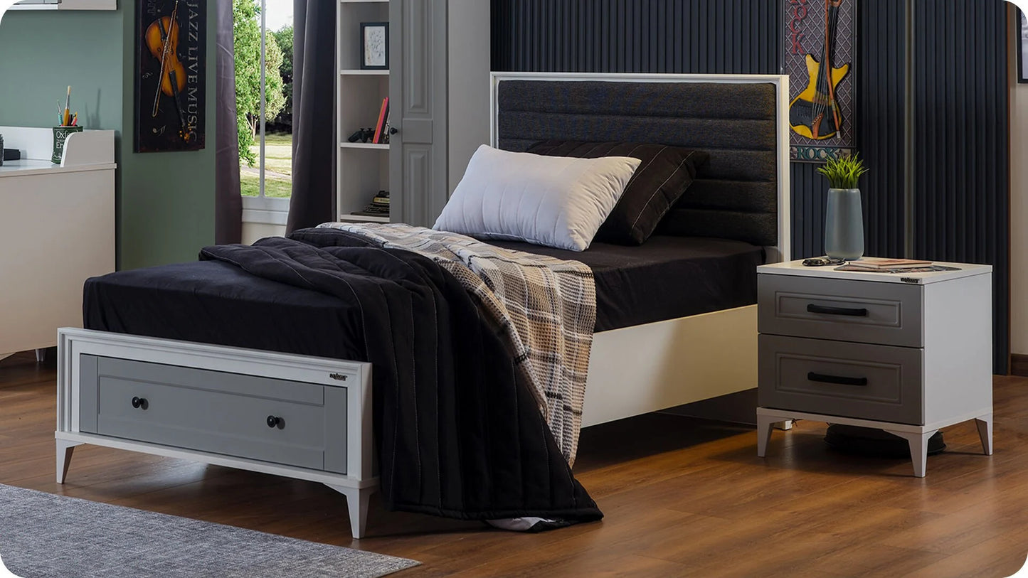 Komplettes Kinderzimmer „Eva“ im eleganten Stil in hellgrau und weiß, Kleiderschrank mit 3 Türen.