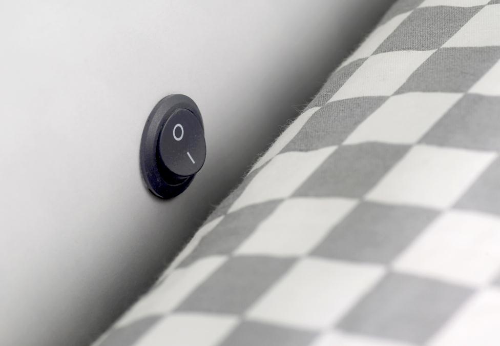 Letto singolo contenitore a forma di auto sportiva MUSTANG colore rosso, con apertura porte, materasso incluso.