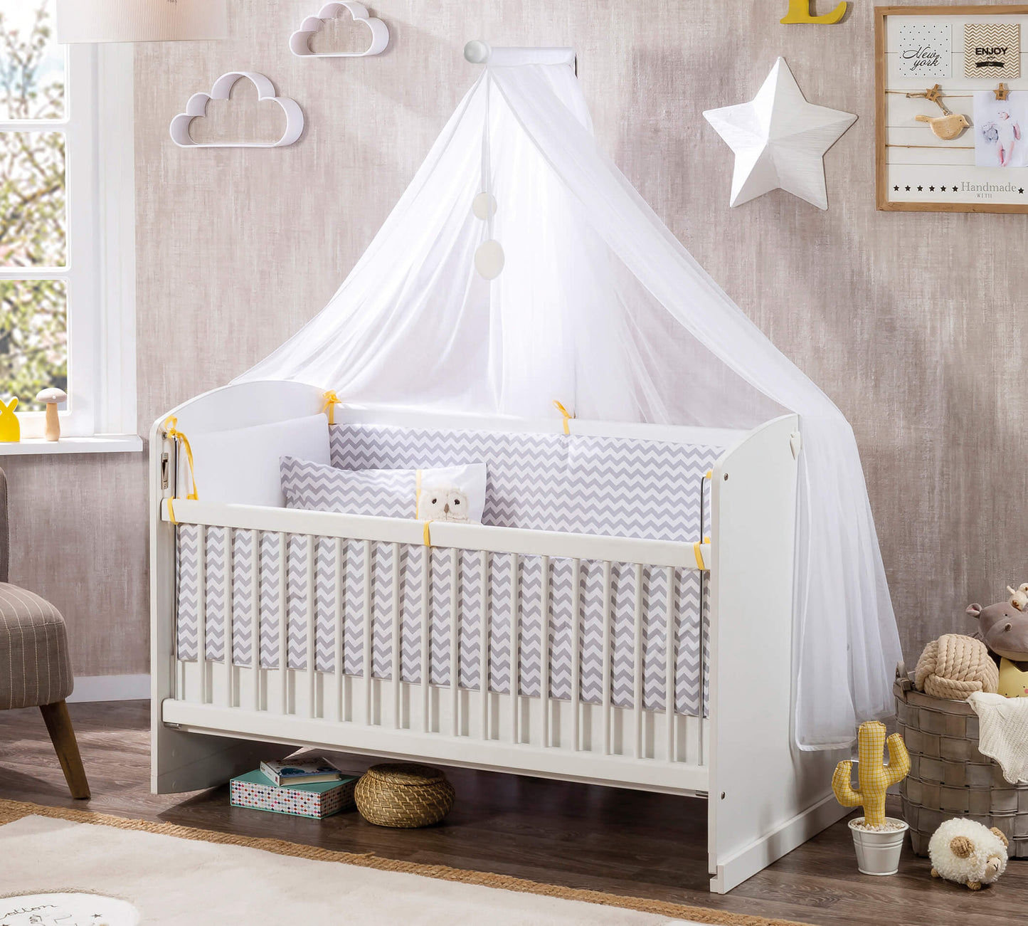 Übliche weiße Schwingleuchte (60x120 cm)