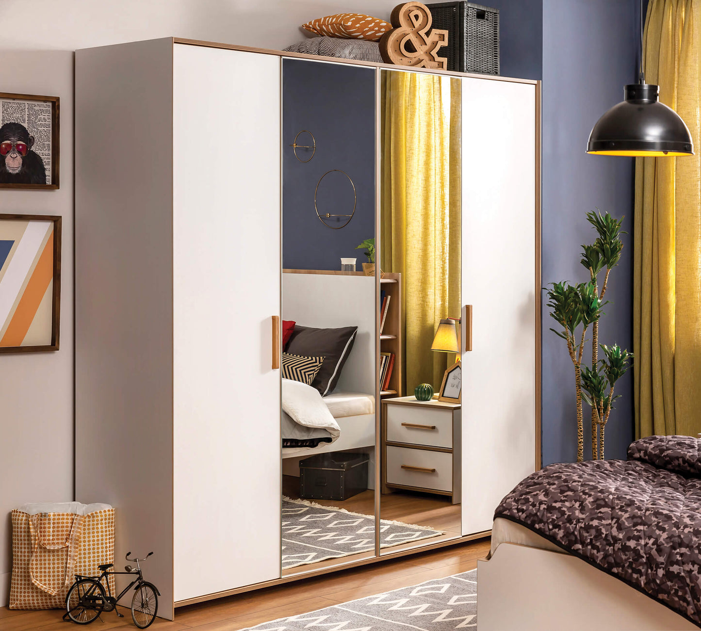 Modera 4-türiger Kleiderschrank