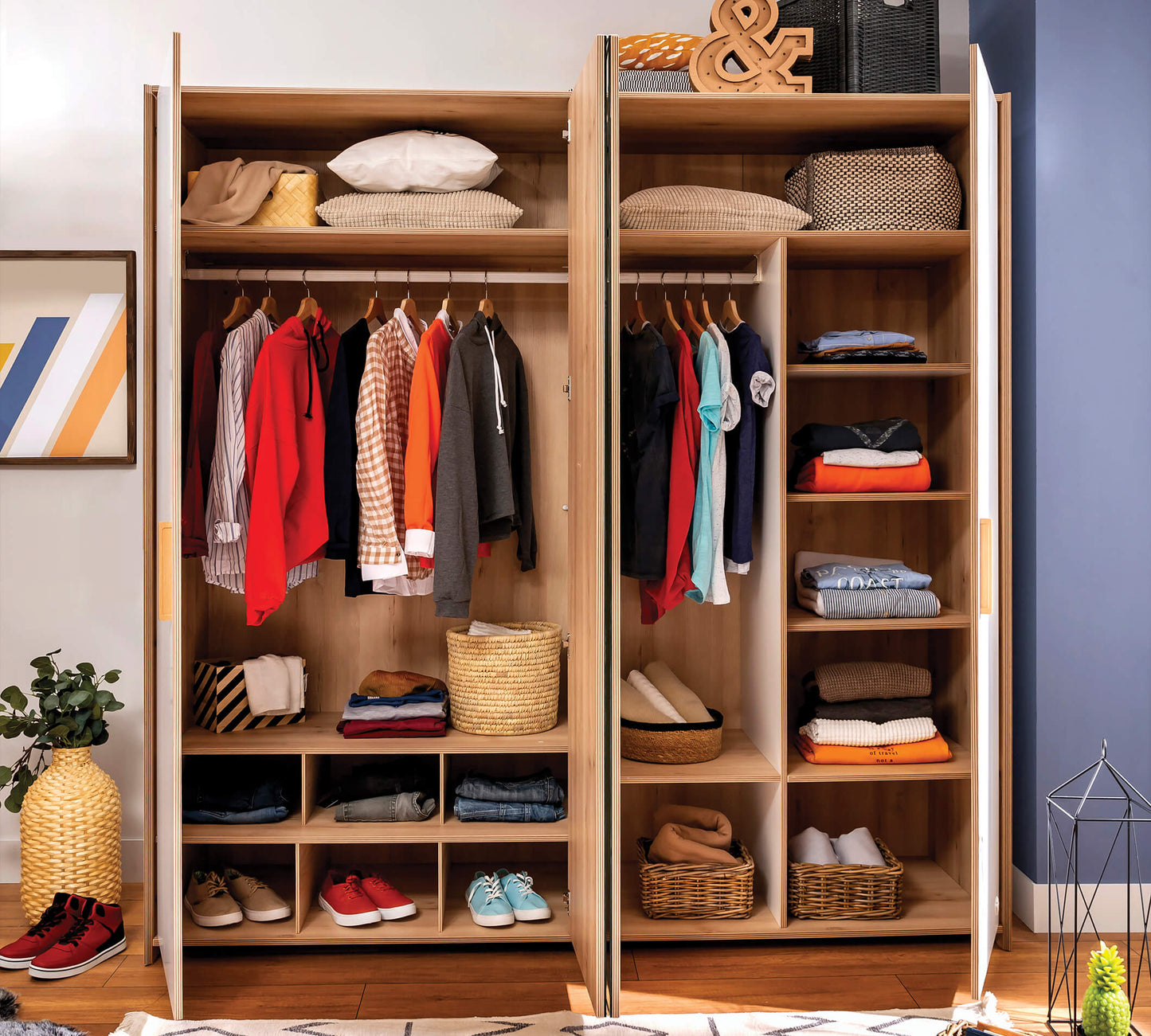 Modera 4-türiger Kleiderschrank