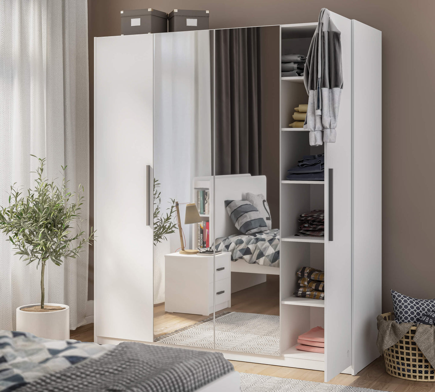 Weißer 4-türiger Kleiderschrank