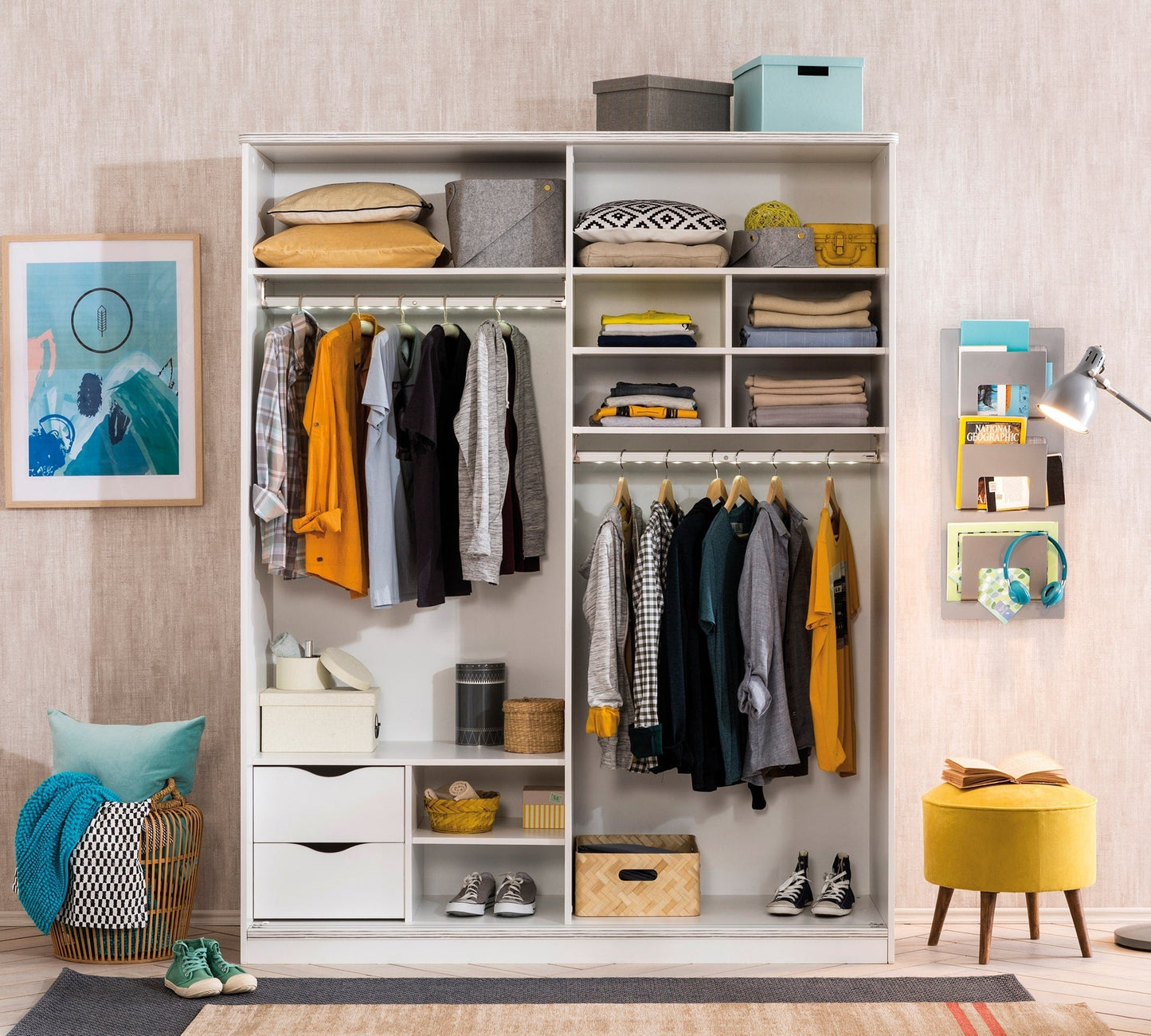 Weißer Schiebeschrank