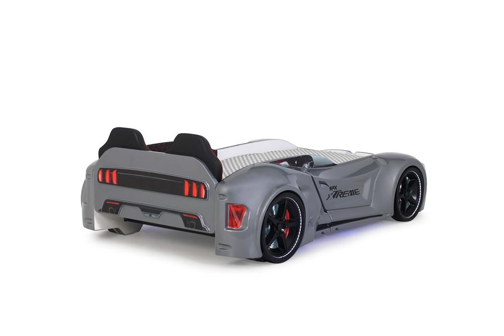 Letto singolo contenitore a forma di auto sportiva colore grigio SPX XTREME con controller e musica, materasso incluso.