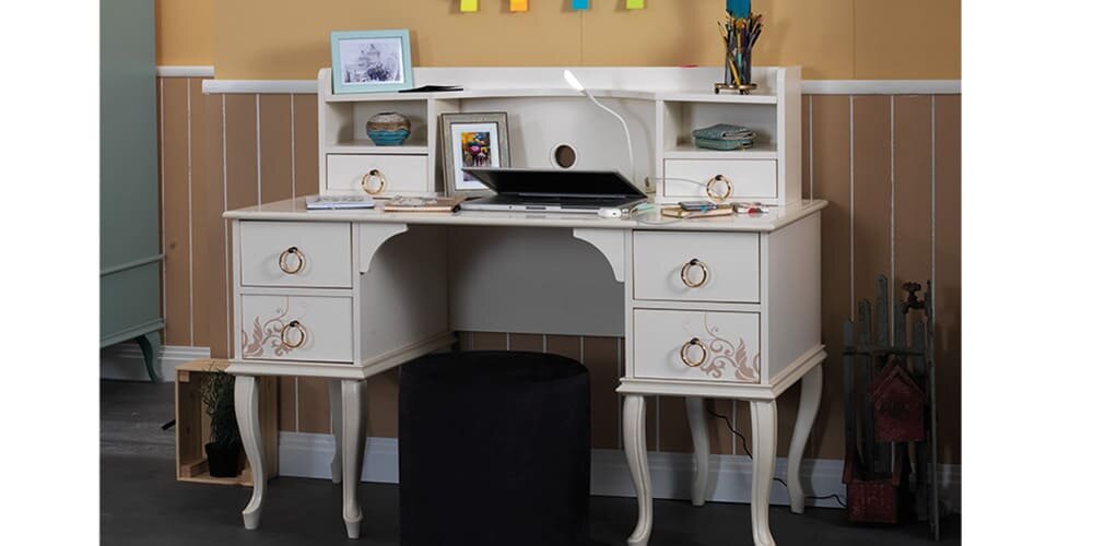 Cameretta completa per ragazza "New Alacati" stile romantico con letto ad una piazza e mezza colore crema e stampe floreali rosa.
