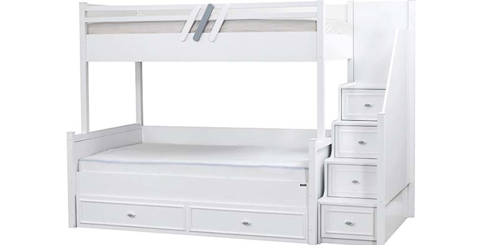 Komplettes Kinderzimmer „Angel“ mit klassischem weißen Kompakt-Etagenbett, funktional, platzsparend.
