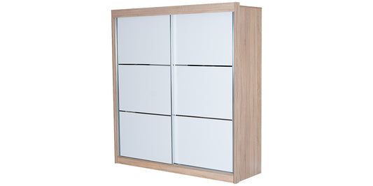 Komplettes Schlafzimmer mit weißem Etagenbett für drei Betten