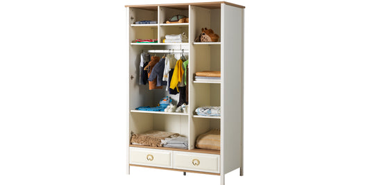 Cameretta da neonato con lettino con sbarre bianca e rovere chiaro