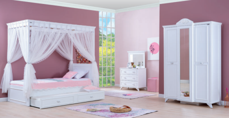 Komplettes Mädchenzimmer „Reyna“ im romantischen Stil in Weiß mit Himmelbett.