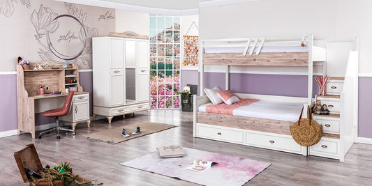 Komplettes Schlafzimmer für Mädchen mit weißem Dreibett-Etagenbett im Shabby-Stil