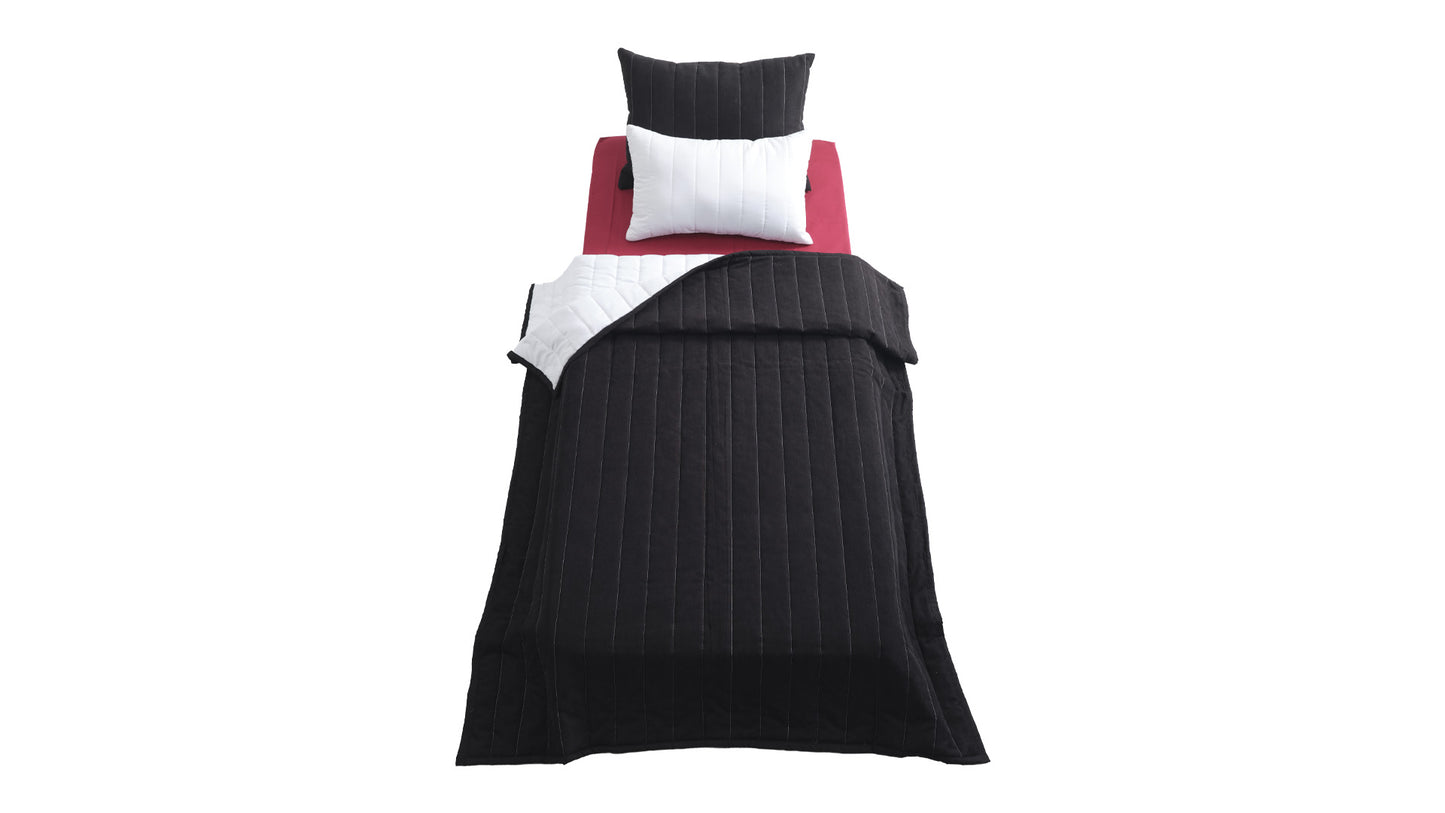 Komplettes „cooles“ Jungenschlafzimmer mit modernem Eckkleiderschrank in Schwarz und Weiß.