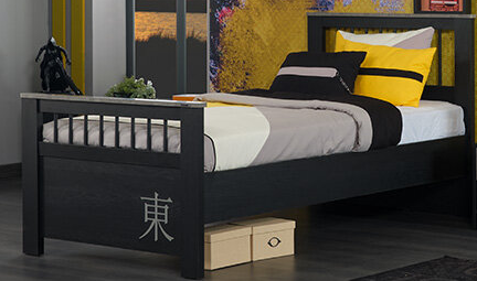 Komplettes schwarz-graues „Dark“-Jungenschlafzimmer.