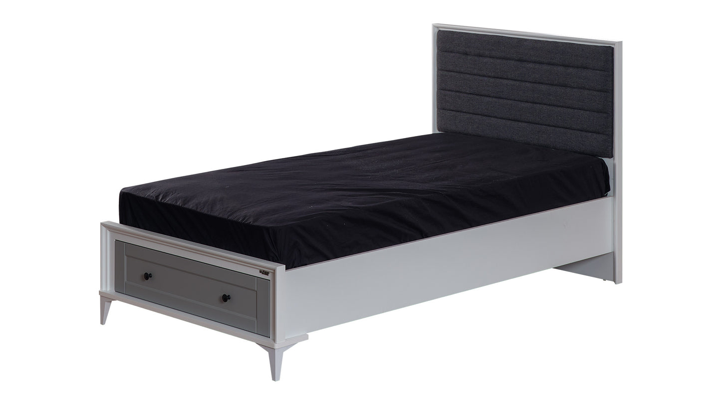 Komplettes Kinderzimmer „Eva“ im eleganten Stil in hellgrau und weiß, Kleiderschrank mit 3 Türen.