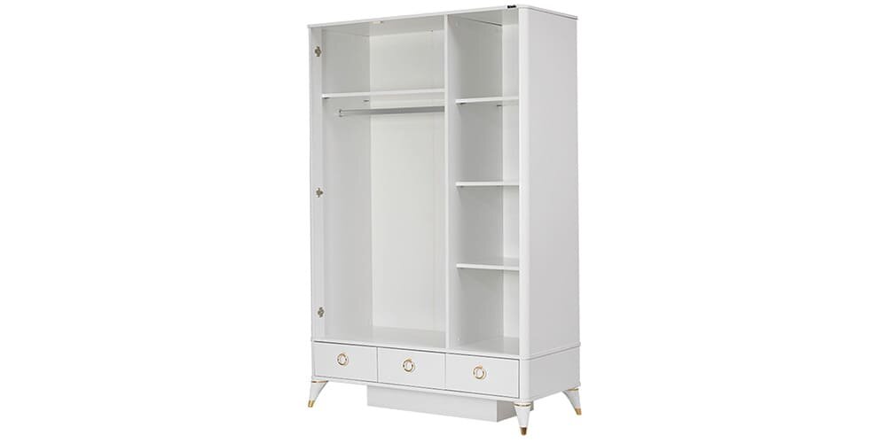 Complétez la chambre de fille « Conte de fées » avec un lit queen size aux détails blancs et dorés.