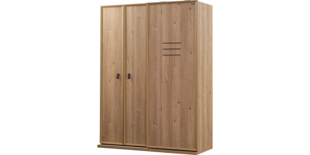 Komplettes Kinderzimmer „Flora“ im Berghüttenstil in hellem Holz.
