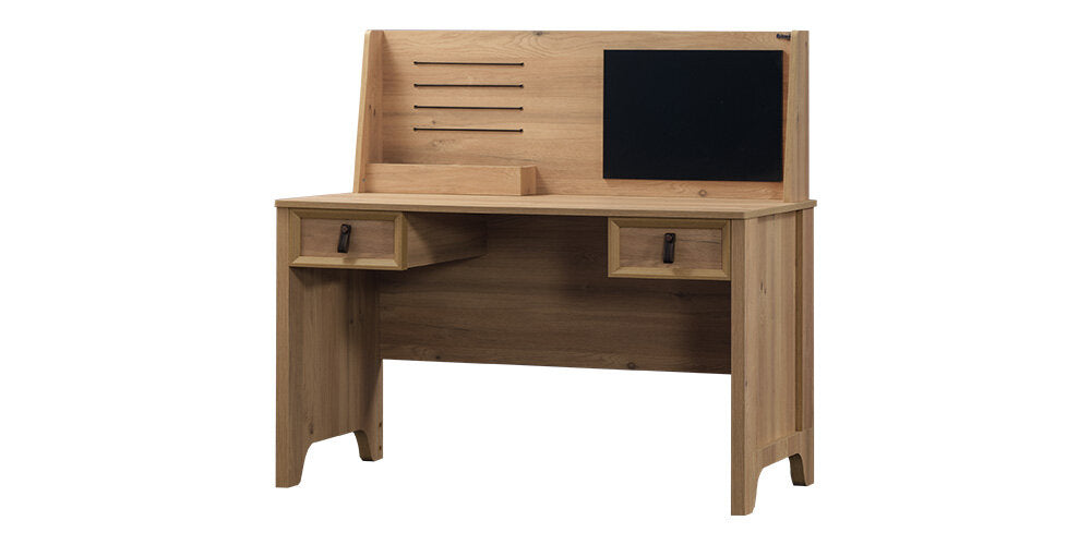 Komplettes Kinderzimmer „Flora“ im Berghüttenstil in hellem Holz.