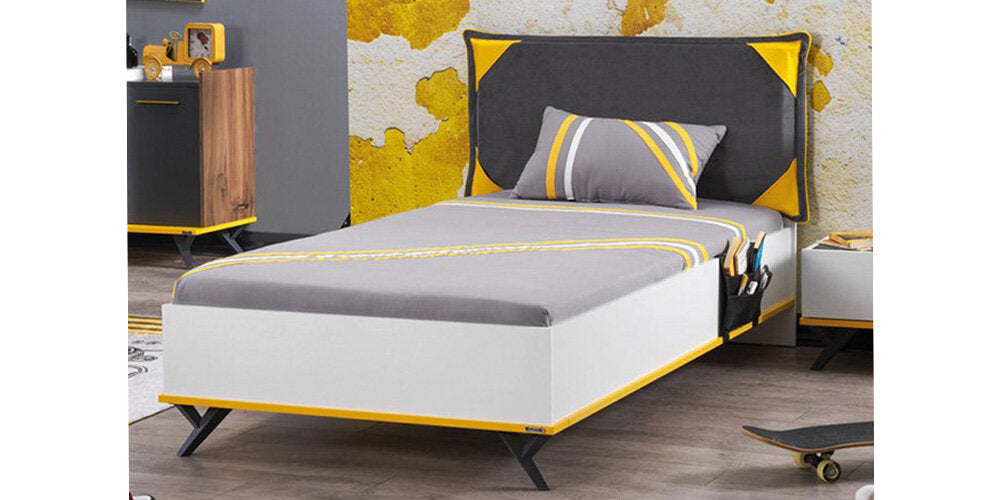 Komplettes Kinderzimmer „Halley“ im dynamischen Stil in Grau, Weiß, Gelb und Naturholz.