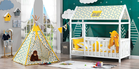 Komplettes Kinderzimmer „Joy“ im indischen Zeltstil in Farbe und Weiß.