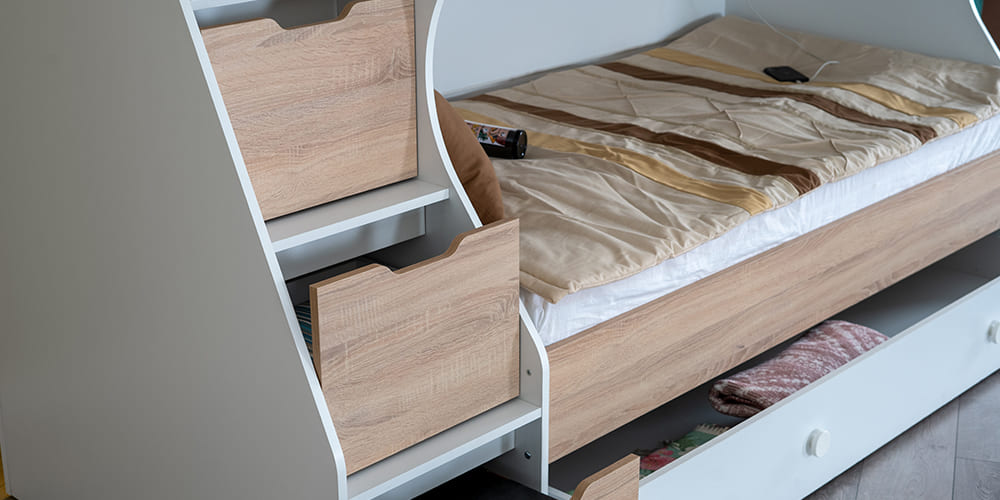 Cameretta completa con letto a castello bianco per tre letti