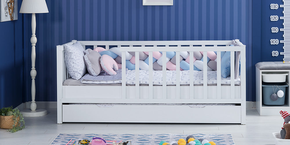 Montessori-Schlafzimmer für Jungen/Mädchen „Luna“, weiße Farbe.