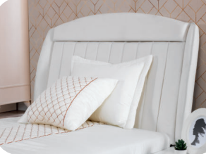 Chambre complète pour filles "Masal", style classique élégant, couleur blanche avec détails dorés, armoire à trois portes.
