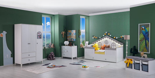 Komplettes Kinderzimmer „My Way Monterossi“ mit weißem und grauem Hausbett.