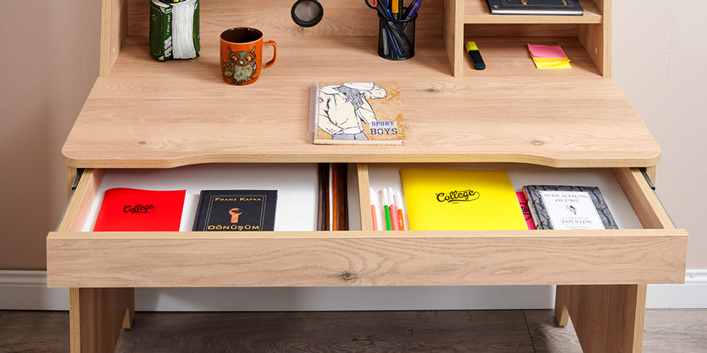 Cameretta completa per ragazzo "Nesta" stile essenziale color legno pino chiaro.