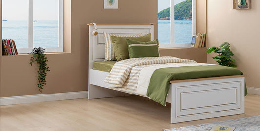 Komplettes Kinderzimmer „Rixos“ im eleganten Stil in Weiß und Walnuss.