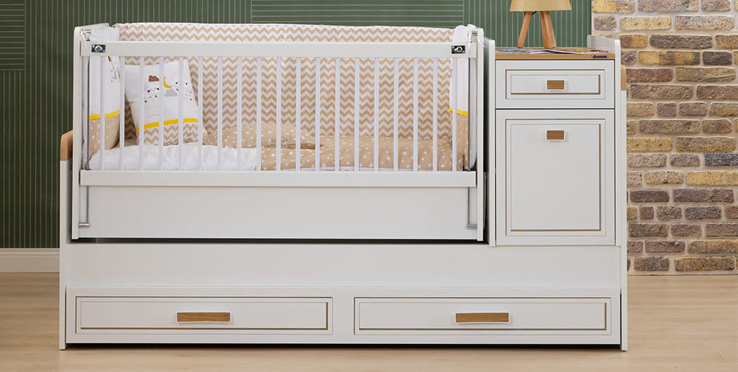 Cameretta completa per noenati "Rixos" con letto prima infanzia trasformabile colore bianco e legno chiaro.
