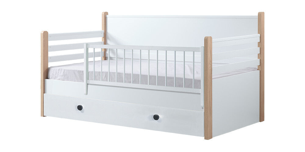Chambre d'enfant complète "Rustik" avec canapé lit simple et deuxième lit gigogne en blanc et bois clair.