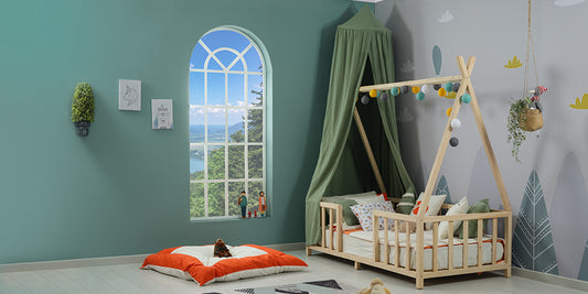 Komplettes Kinderzimmer im Indianerzelt im „Viki“-Stil aus hellem Holz.