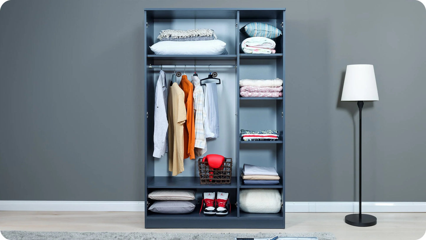 Chambre garçon complète "Beta", style raquette de tennis, en bleu air force et gris clair.