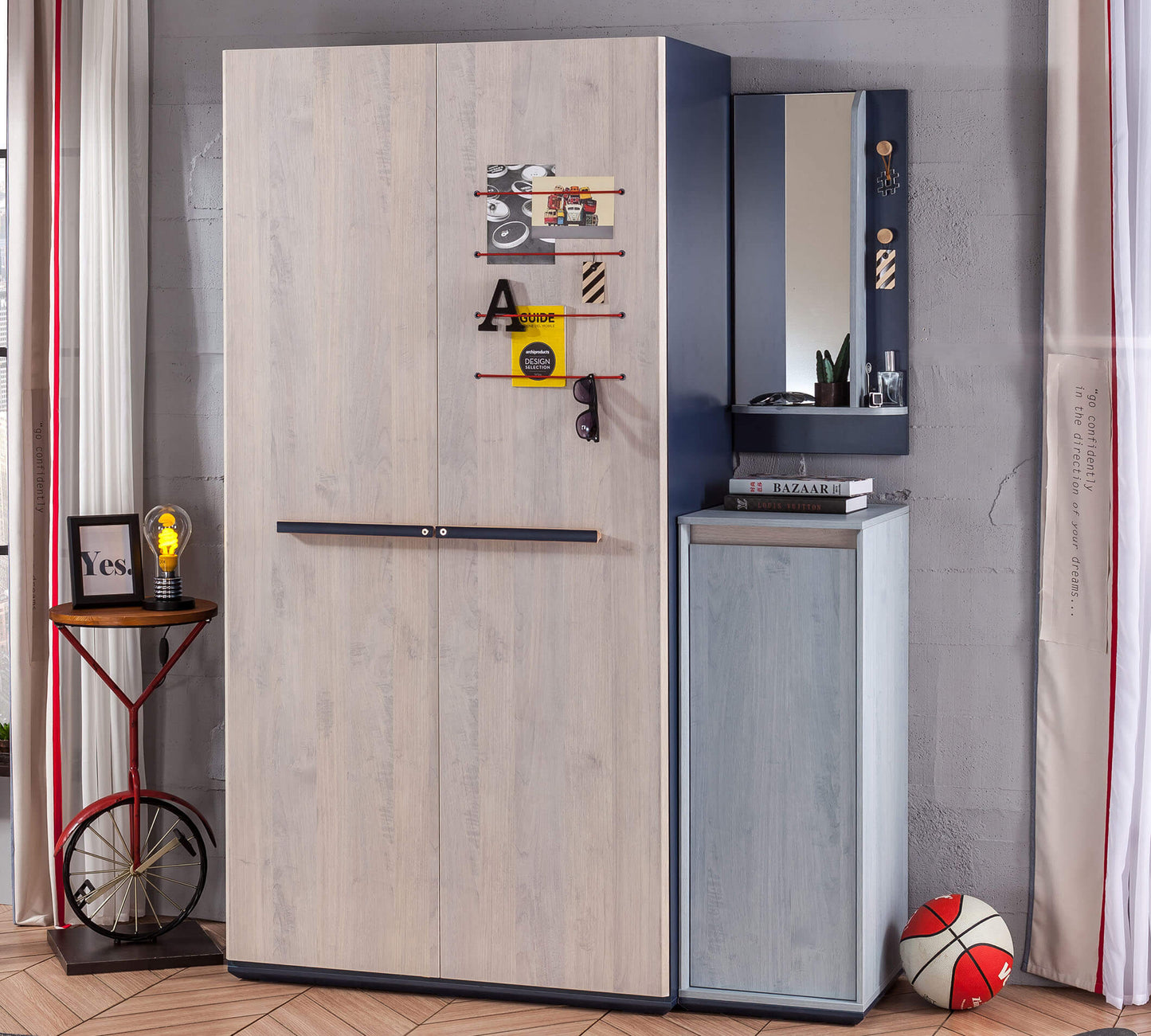 Trio Kleiner Kleiderschrank