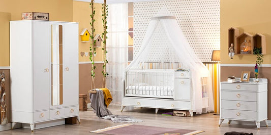 Komplettes Babyzimmer mit Evolutionsbett Modell „Masal“.