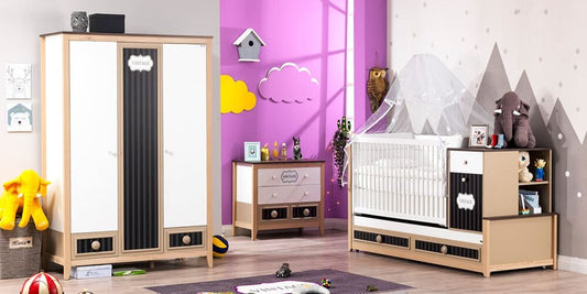 Komplettes Babyzimmer mit Wachstumsbett Mod. „Melodie dunkel“