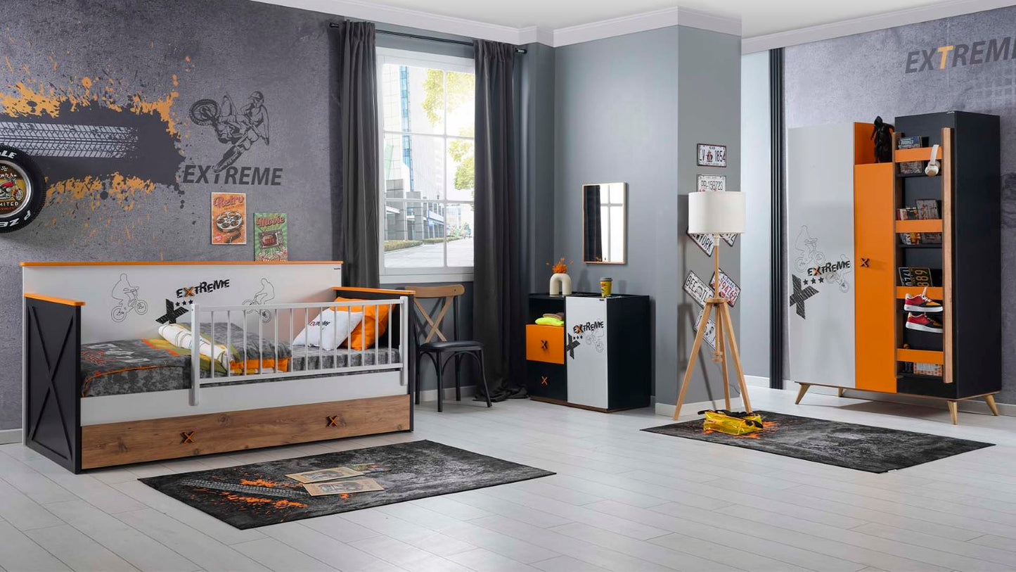 Cameretta completa  per bambini "Extreme" stile modern street colore grigio, arancio, nero e legno con divano letto.