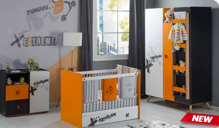 Cameretta completa  per neonati "Extreme" stile modern street colore grigio, arancio, nero e legno con letto evolutivo.