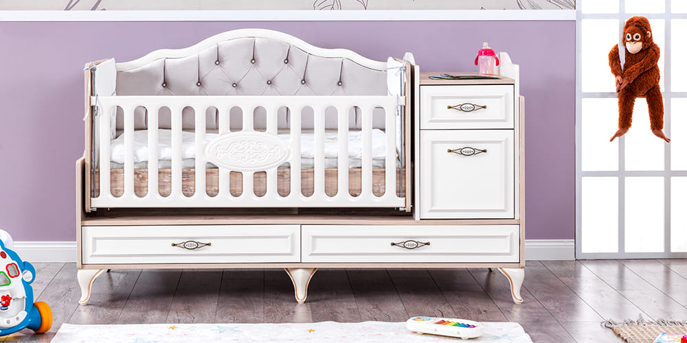 Chambre bébé fille blanche style classique avec lit évolutif