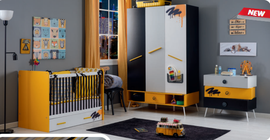 Chambre nouveau-né complète "Skate", style extravagant et amusant, couleur noir, jaune et gris avec lit bébé petite enfance.