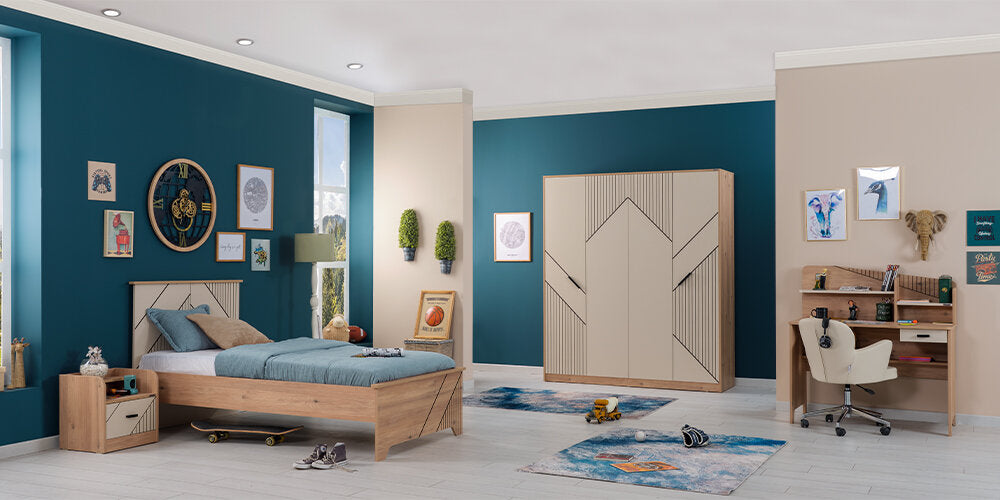 Chambre d'enfant complète "Valéry" de style classique en beige, bois et noir avec armoire à quatre portes.