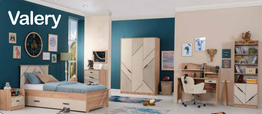 Chambre d'enfant complète "Valéry" de style classique en beige, bois et noir avec armoire 3 portes.